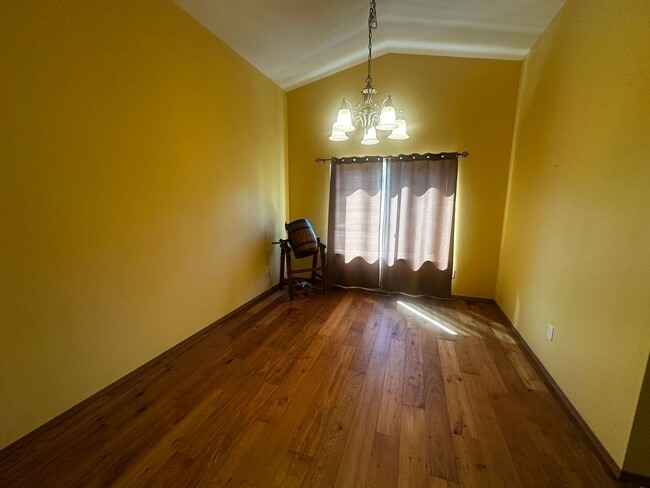 Building Photo - Nice 3 bedroom 2 bath home with den/media ...