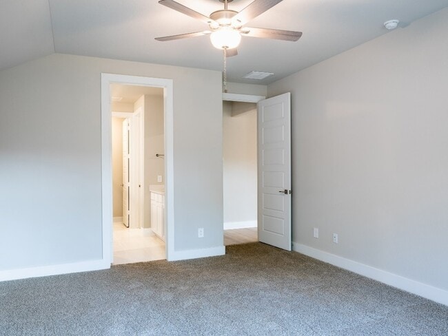 Building Photo - 2010 Bluff Oak Ct