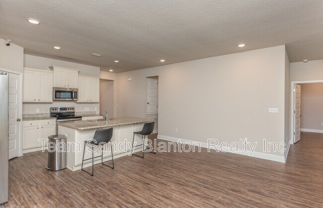 Building Photo - 7584 Burnside Lp