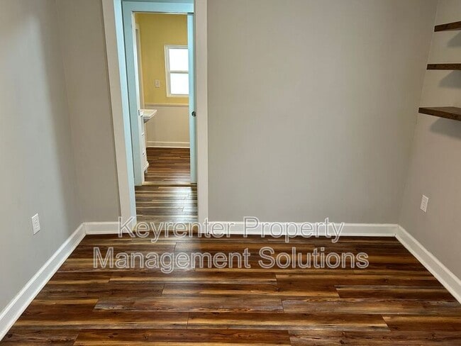 Building Photo - 2312 Poplar St