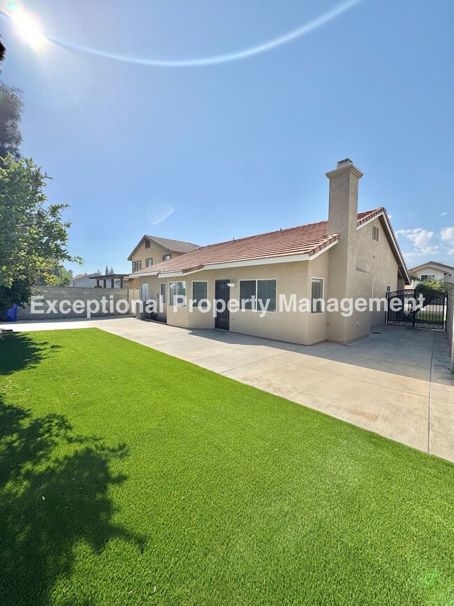 Building Photo - Great 3 bed 2 bath single story