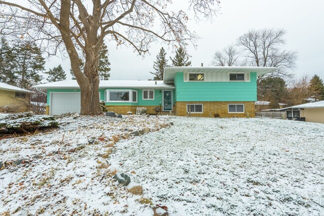 Building Photo - Great Roseville Home, Moundsview Schools, ...