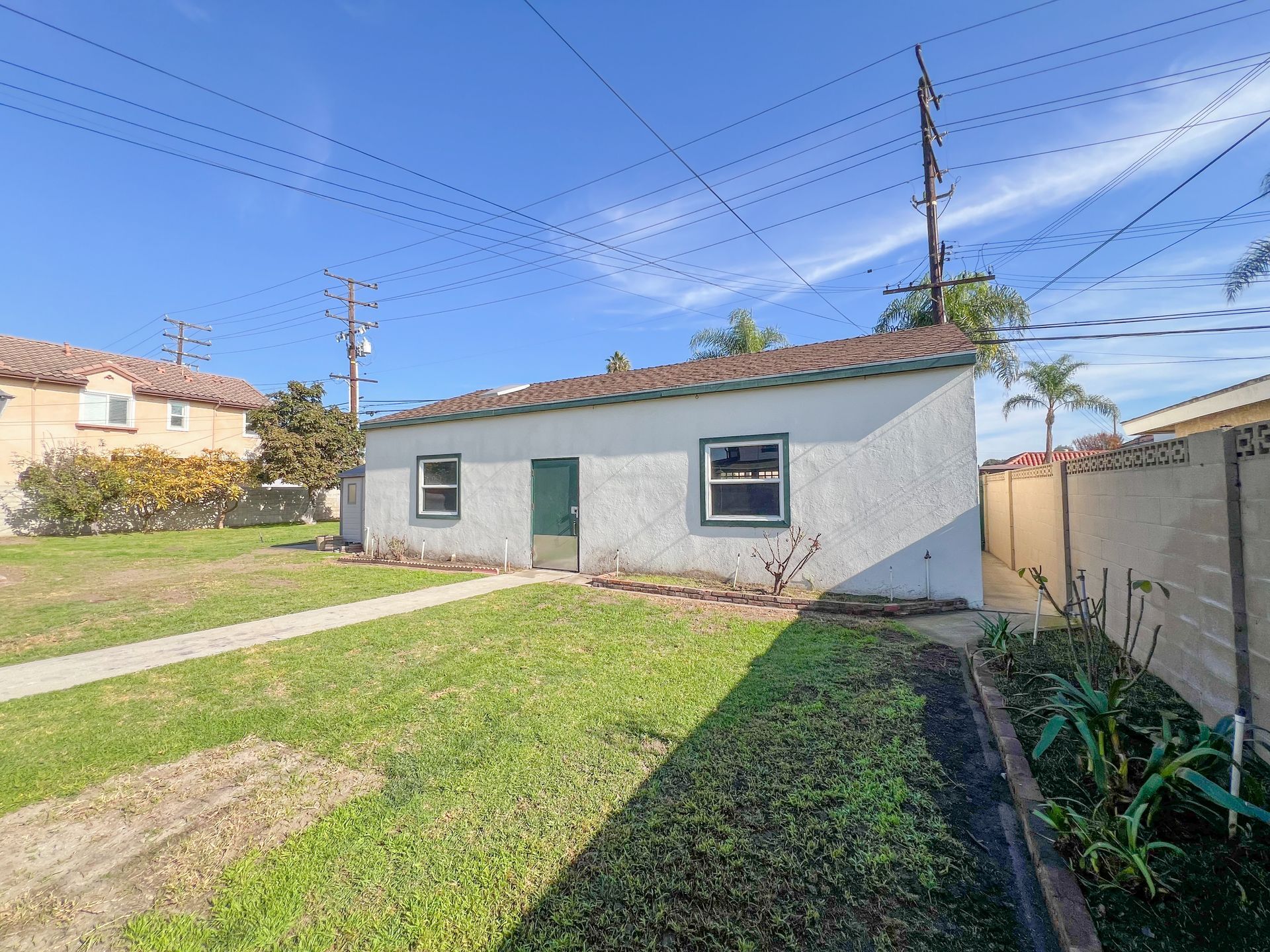 Building Photo - 10802 Chestnut St