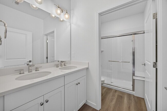 Building Photo - Charming 3-Bed, 2-Bath Home in Sacramento