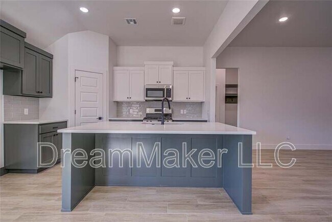 Building Photo - 126 Hope Ave