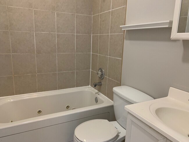 Building Photo - 2303 W Granville Ave