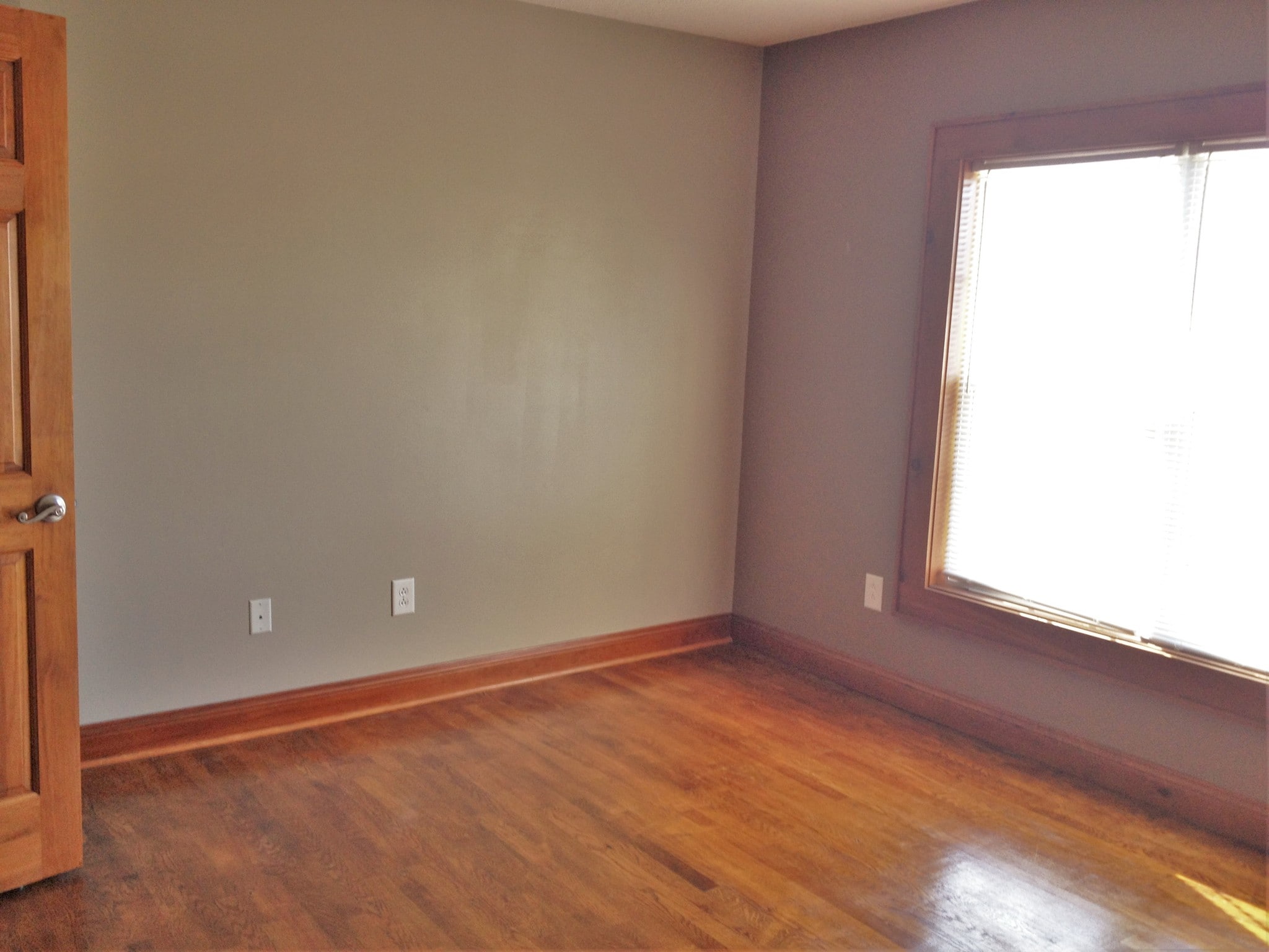 Bedroom - while vacant - 923 Hillcrest E Dr