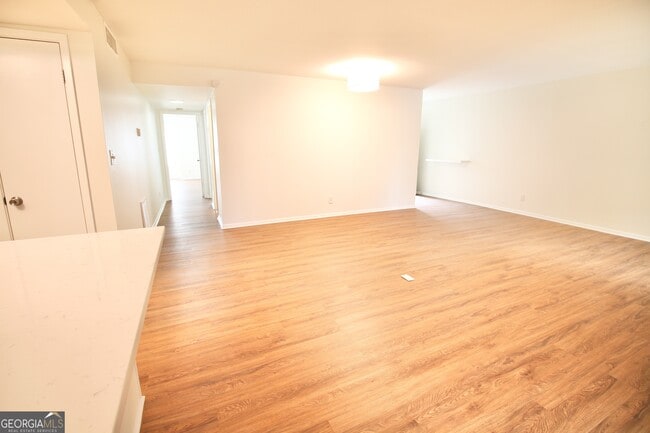 Building Photo - 34 Little Silver Ct