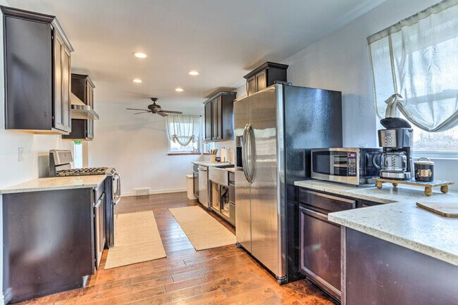 Building Photo - 991 S Bryant St