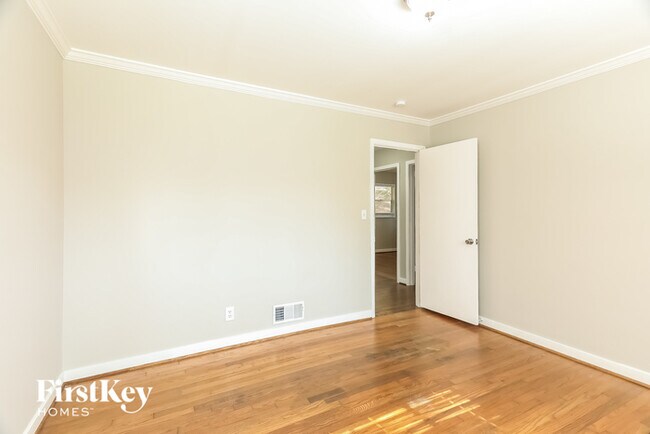 Building Photo - 3364 Valley Park Dr