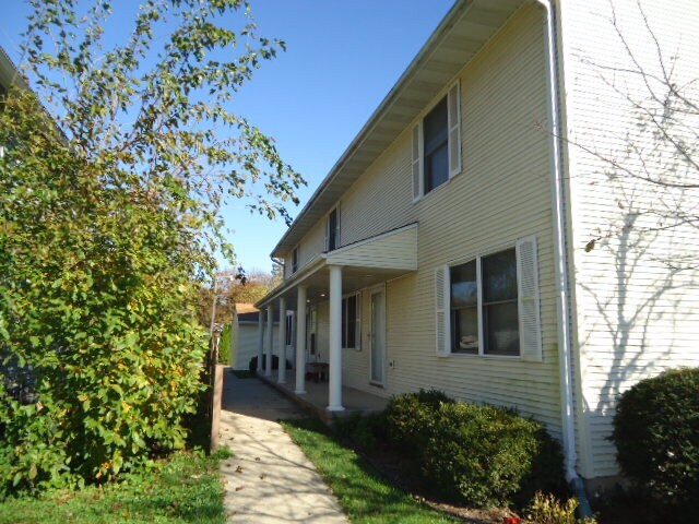 Building Photo - 142 E Lincoln Hwy