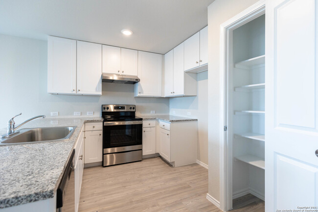 Building Photo - 5630 Elm Valley Dr