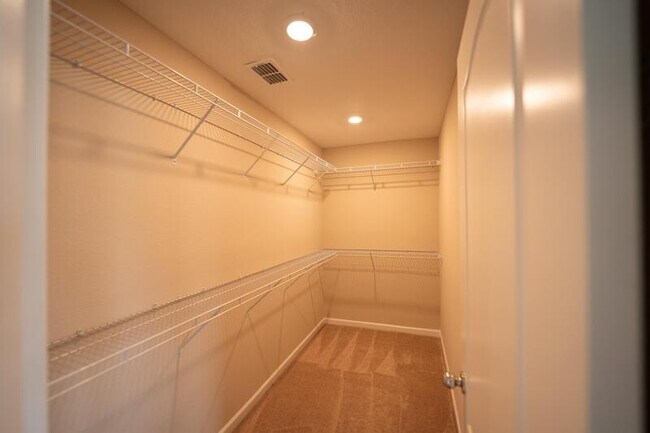 Building Photo - 2670 Fawn Point Dr