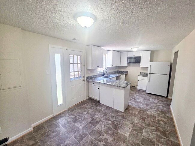 Building Photo - Laural Lakes Townhome for Rent