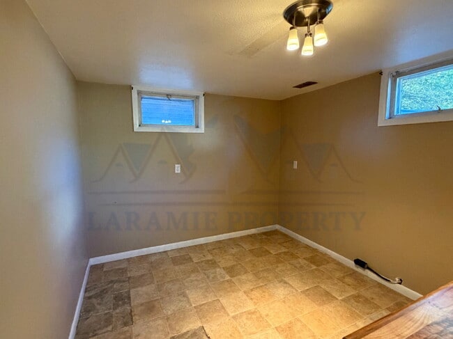 Building Photo - Charming 3 Bedroom 2 Bathroom House