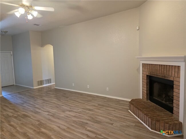 Building Photo - 3901 Mustang Dr