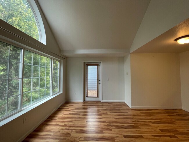 Building Photo - 2Bd/2Ba in Bethany Condo with Garage ~ Washer/ Dryer in Unit ~ Top Floor ~ Community Pool!!!