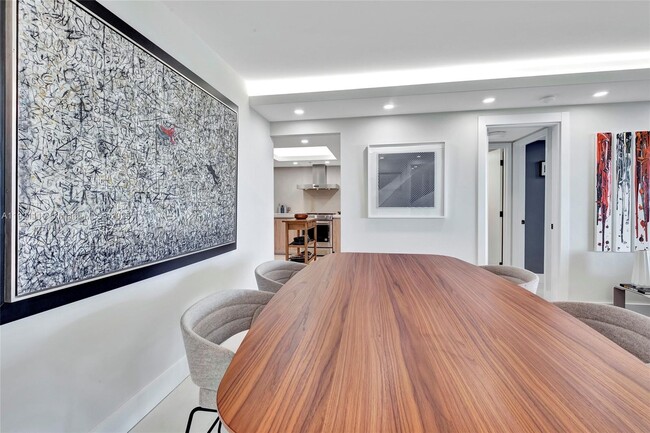 Building Photo - 1627 Brickell Ave