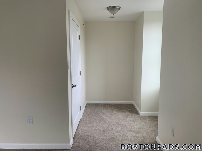 Building Photo - 154 Thornton St