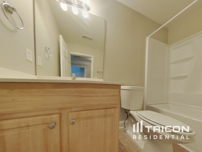 Building Photo - 204 Cole Ct