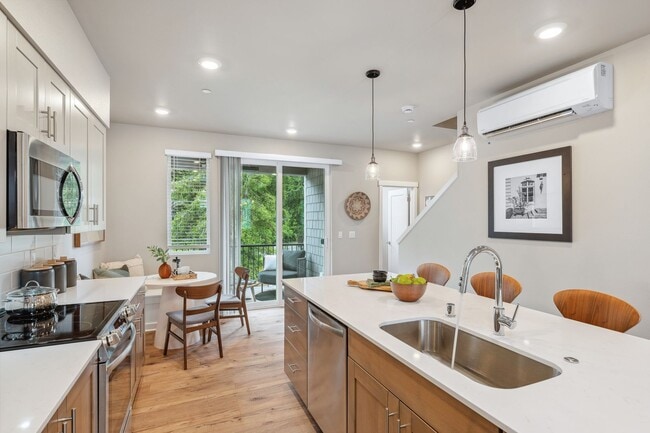 Building Photo - 3 Bed | 3.5 Bathroom | 1626 Sq Ft | $3,450