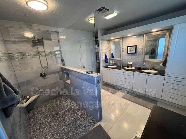 Building Photo - 421 S Paseo Laredo