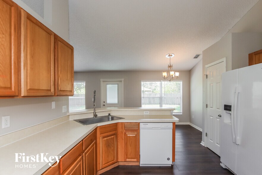 Building Photo - 826 Tedder Rd SE