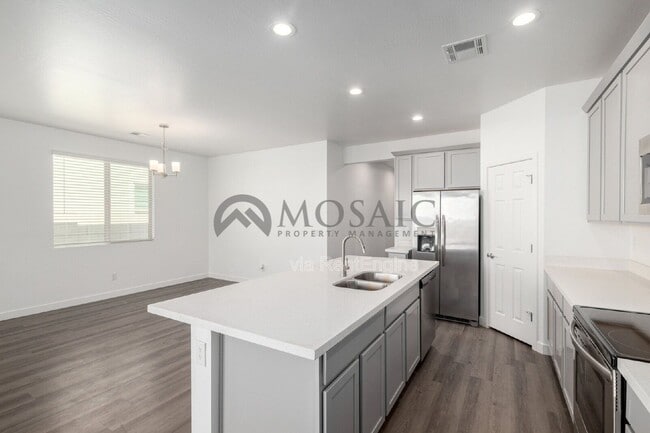 Building Photo - 5736 S Daisy Patch Pl