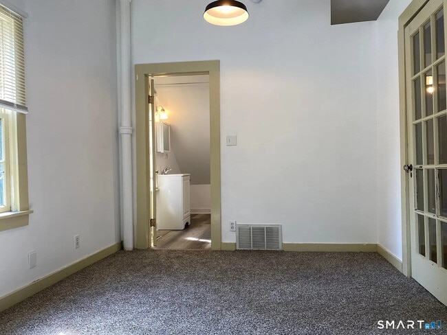 Building Photo - 44 Wolfpits Rd.