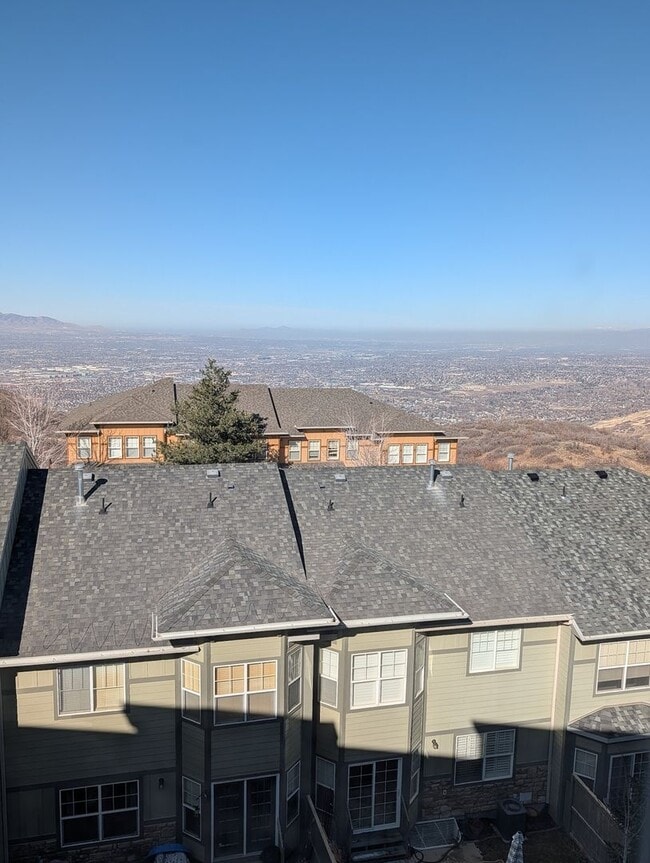 Building Photo - March Rent Free - Beautiful 3 Bedroom Condo for Rent in Draper