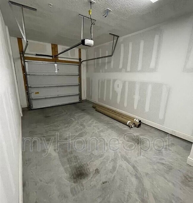 Building Photo - 6091 Royal Port Ct