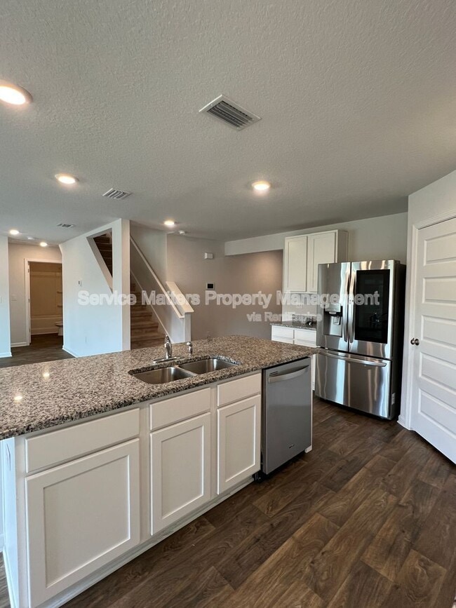 Building Photo - 7571 Oak Lake Blvd