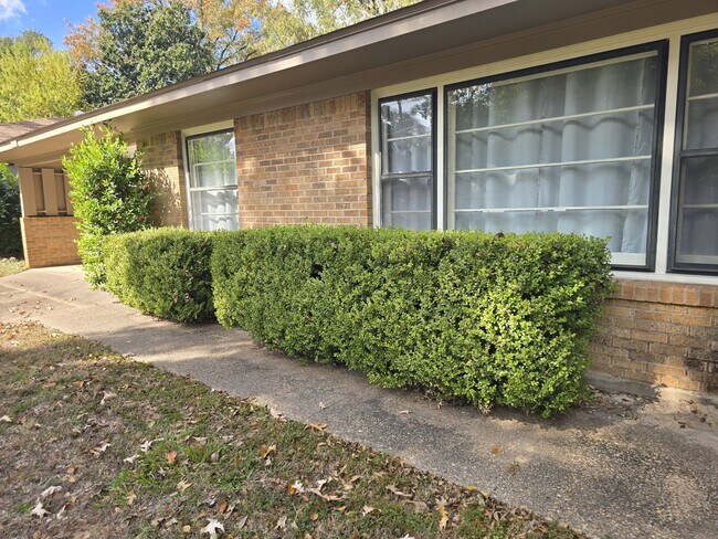 Building Photo - 516 Lehigh Pl