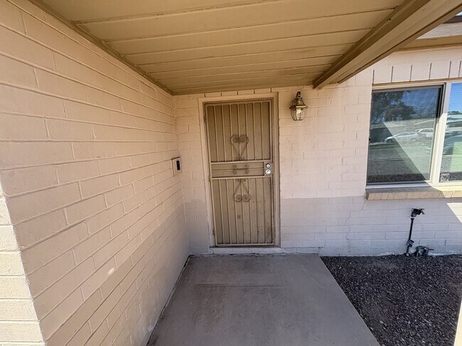 Building Photo - Central Tucson, close to University of Arizona and more!!!