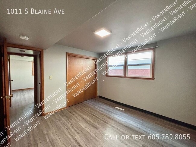 Building Photo - 1011 S Blaine Ave