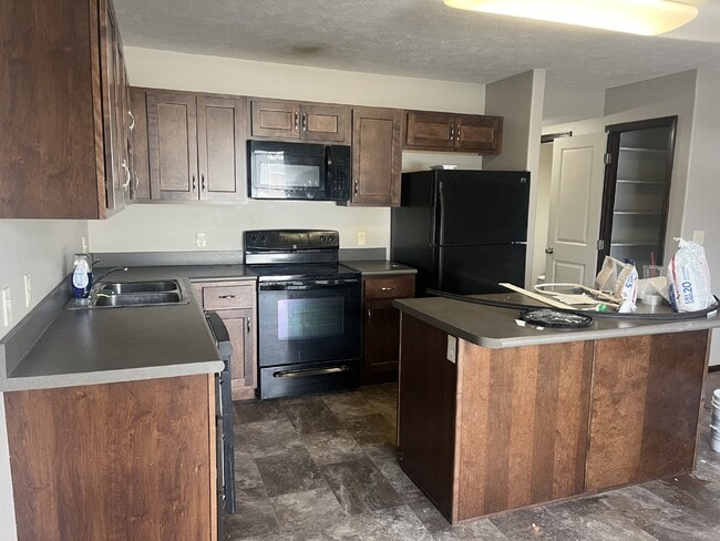 Building Photo - Newer 3-Bed Townhome in NW Columbus, attached double car garage and private back yard!