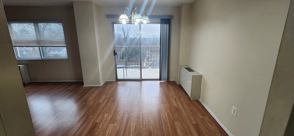 Building Photo - 1111 University Blvd W