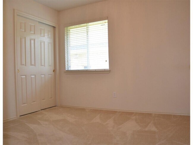 Building Photo - 1511 Legend Oaks Ln