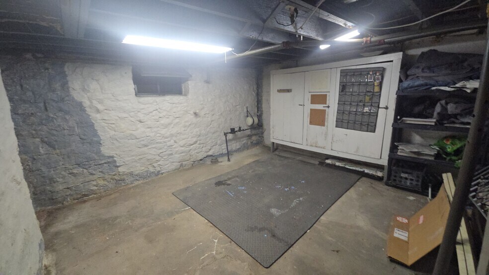 Building Photo - 3103 Tretow St
