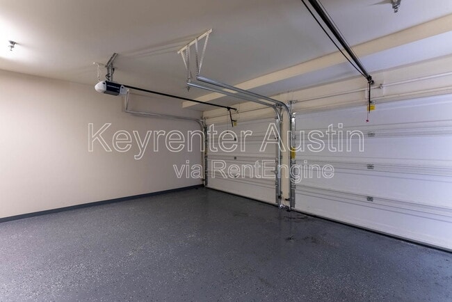 Building Photo - 604 N Bluff Dr