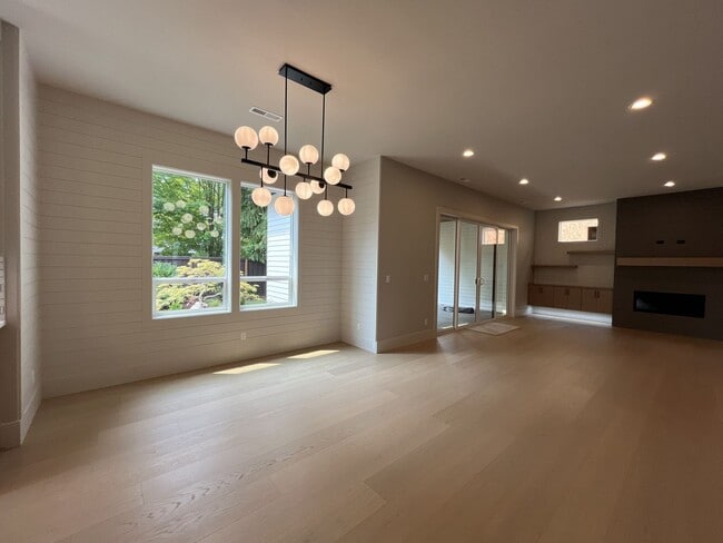 Building Photo - 17402 NW Lone Rock Dr