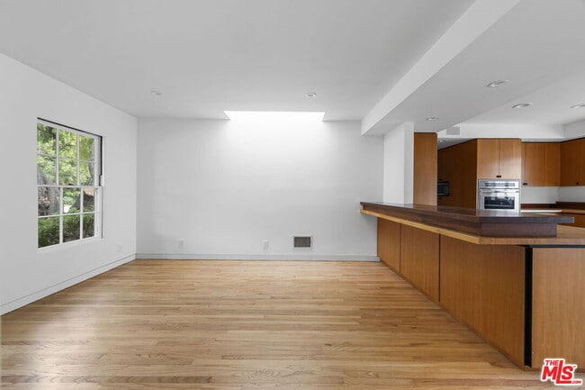 Building Photo - 202 S Saltair Ave