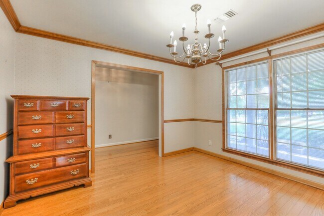 Building Photo - 2303 Friendship Dr