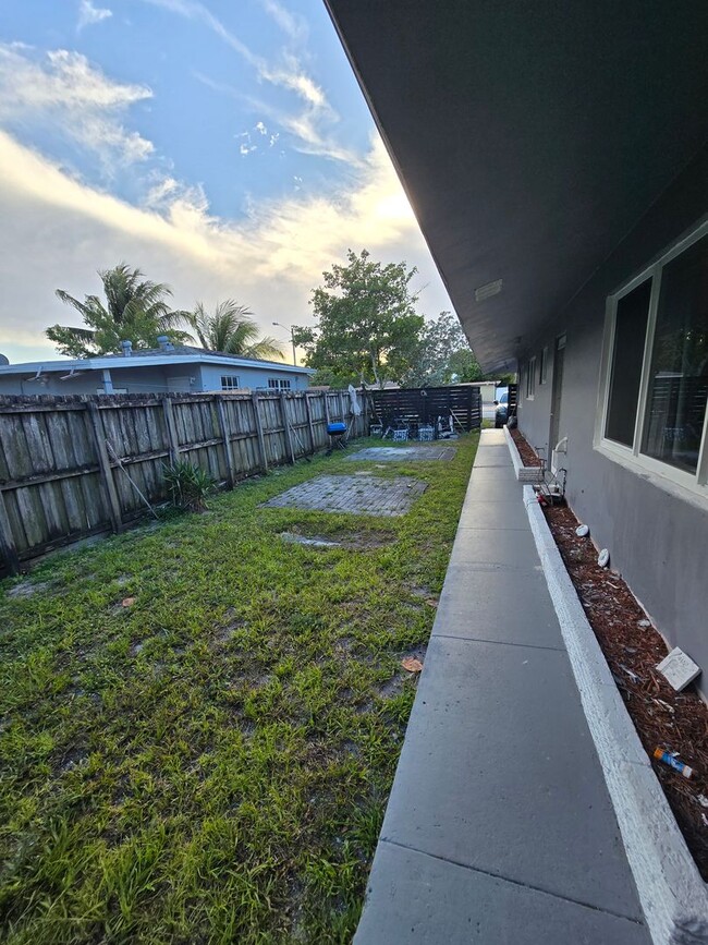 Building Photo - 1516 NW 7th Ave