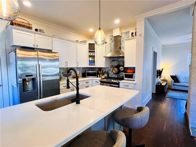 Building Photo - 322 4th Ave