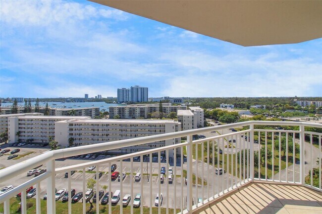 Building Photo - 18011 Biscayne Blvd