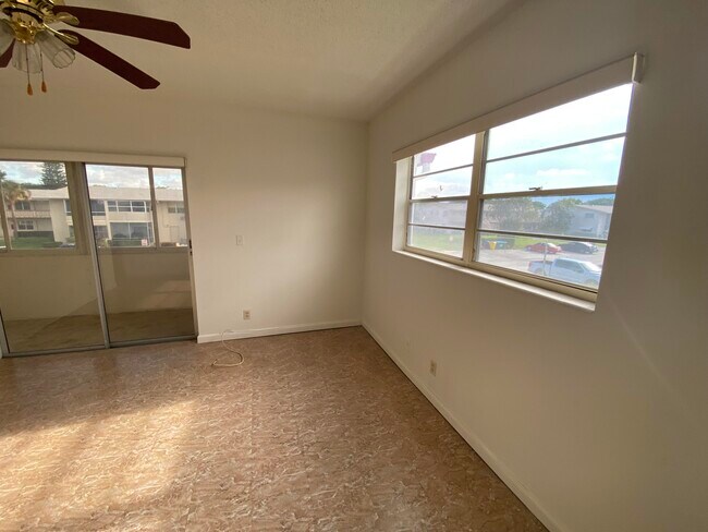 Building Photo - 209 Norwich I