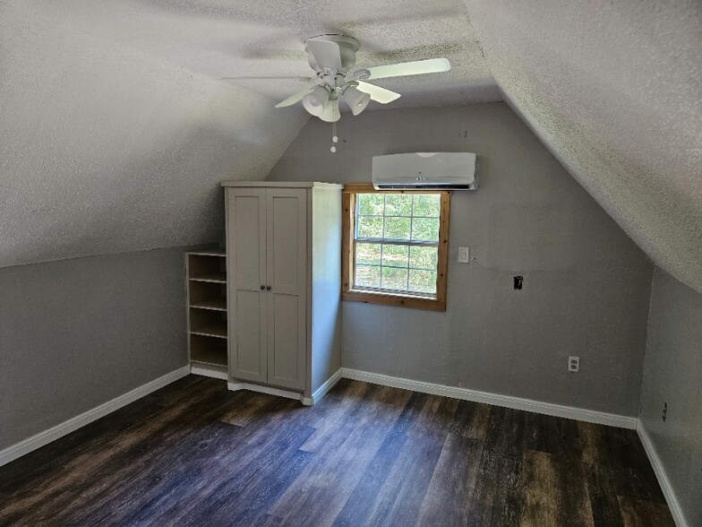 Building Photo - 223 Ashley Ln