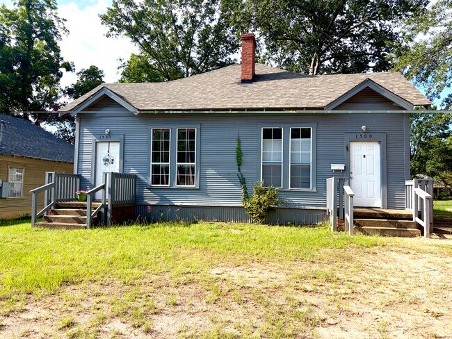 Building Photo - 1500 E Fannin St