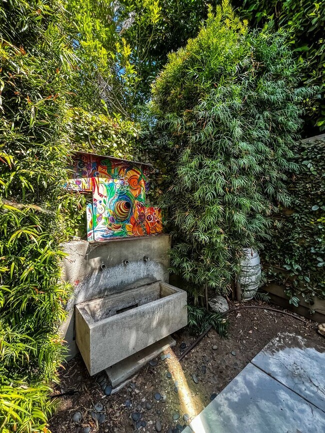 Building Photo - Unfurnished Light Filled Modern Spanish Home in Hollywood Hills